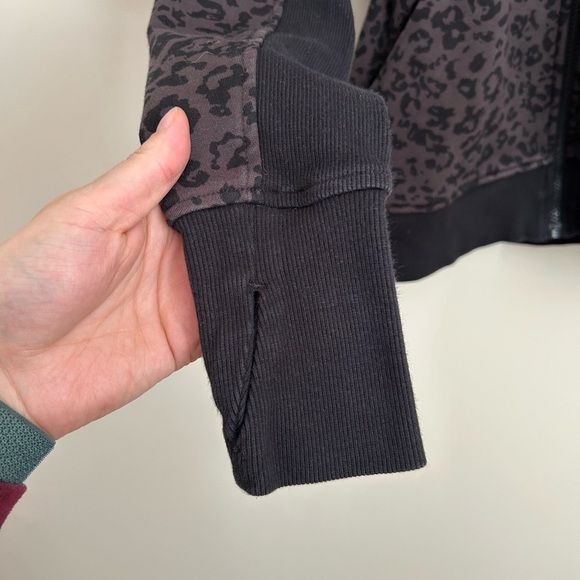 Athleta Triumph Printed Hoodie Cheetah Print Size XS - Picture 3 of 6